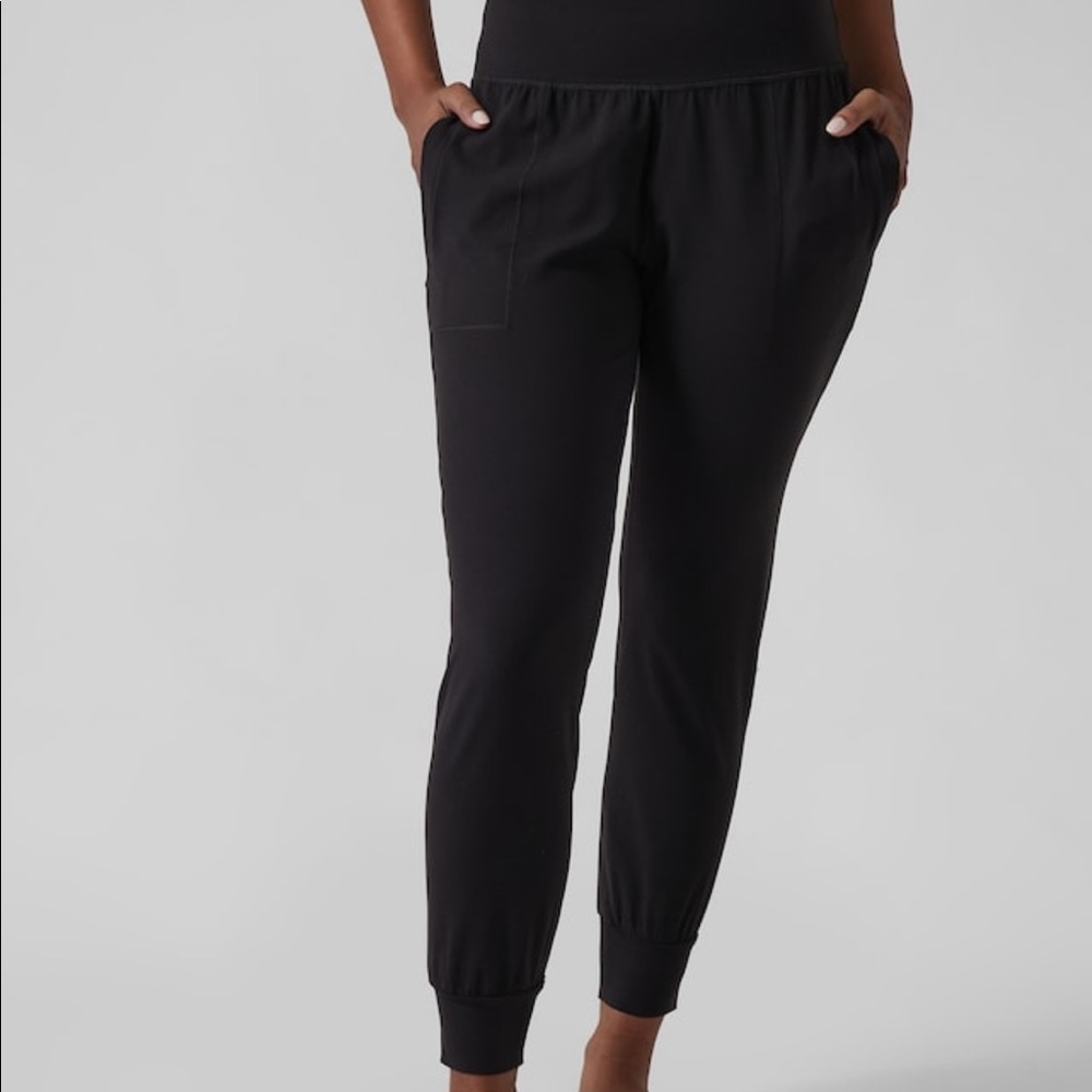 NWT Athleta salutation jogger. Black size M.